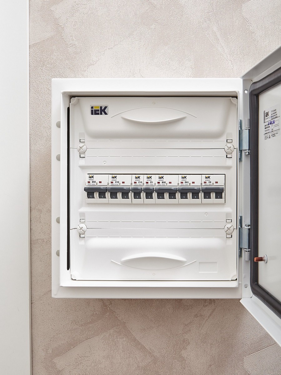 Автоматический выключатель IEK ARMAT M06N 1P C 5А AR-M06N-1-C005